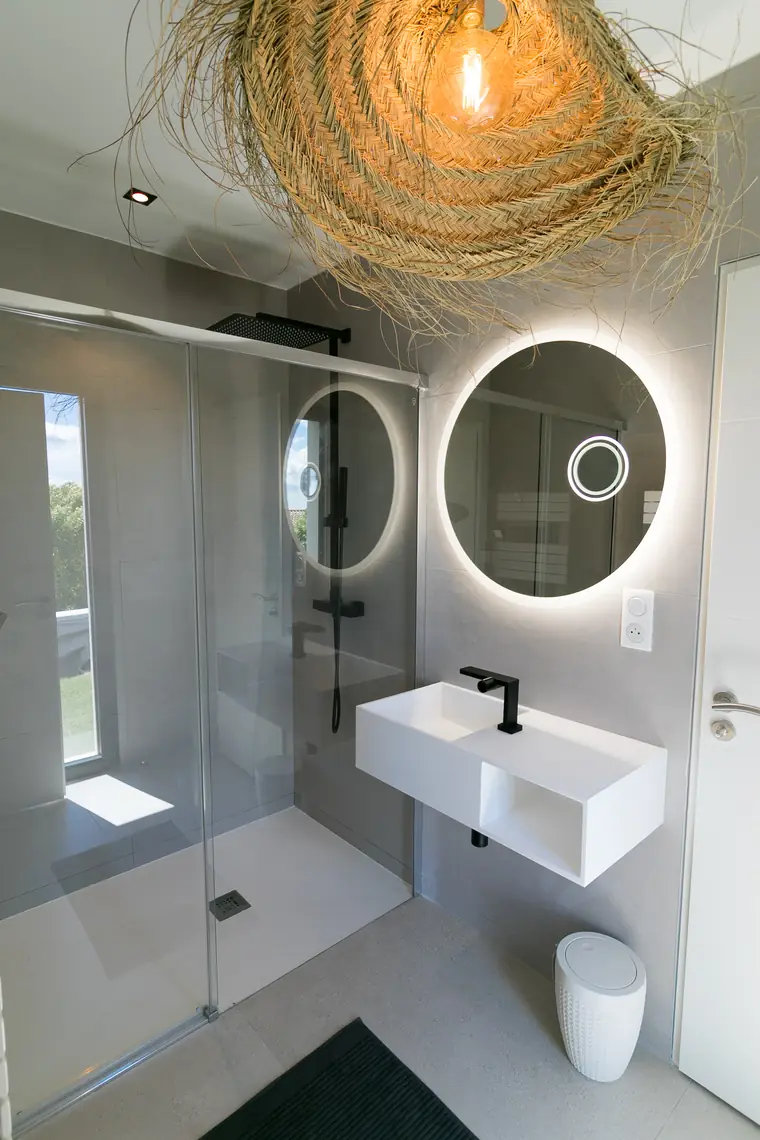 La Contemporaine de Bédoin — bathroom