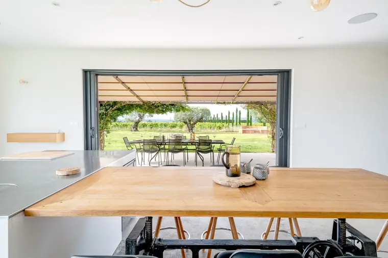 Le Prado, Mazan — kitchen and dining